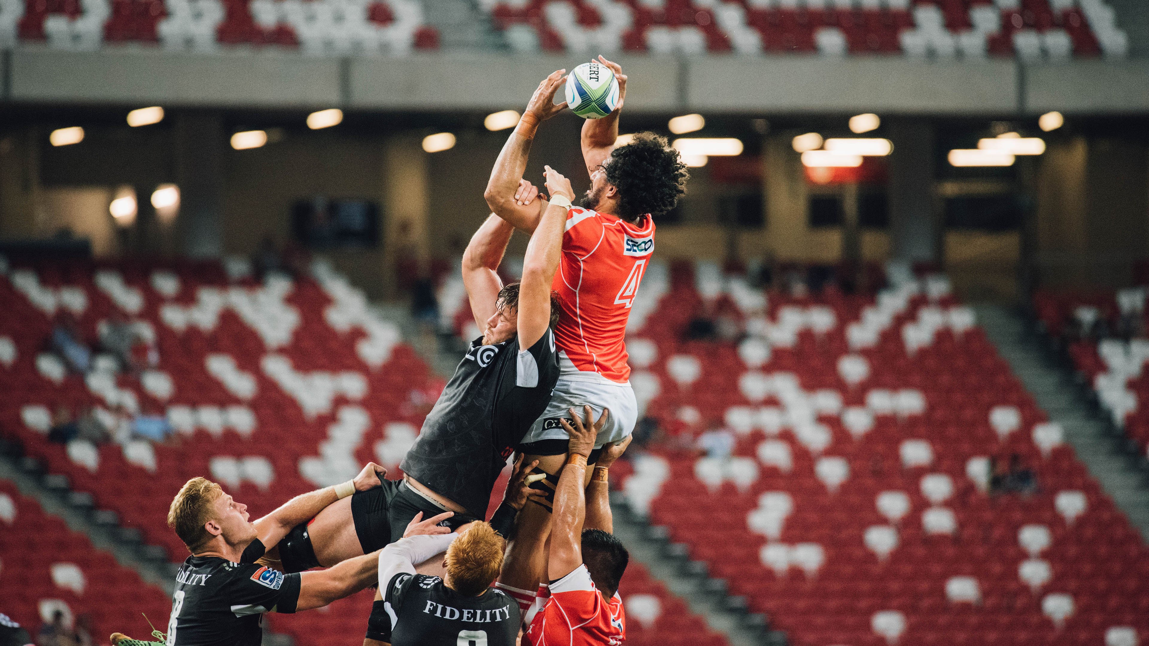 青少年足球比赛引入“裁判公开赛”激发公平竞争新风尚